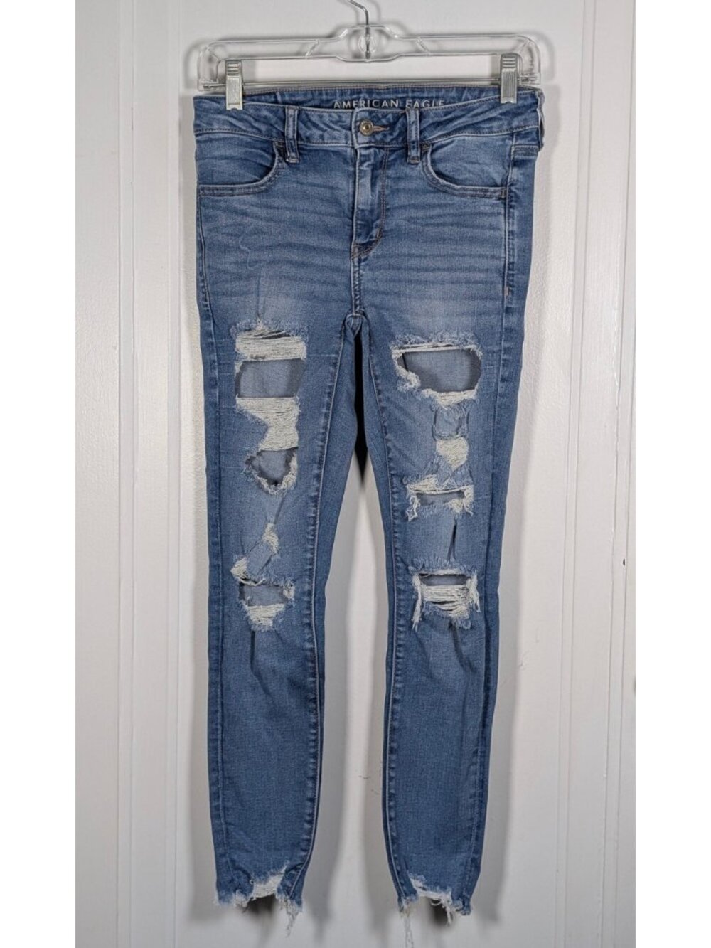American Eagle Women's Size 6 Short Jegging Distressed Stretch Light Blue Denim